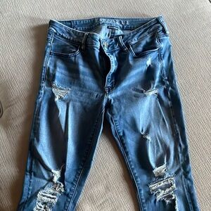 Super stretch women’s American Eagle jeans.